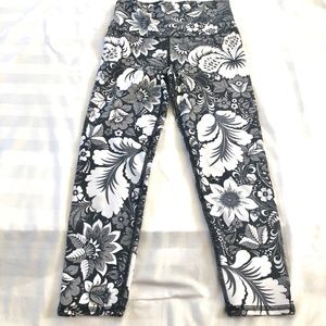 Yoga Pants/Leisure wear leggings
